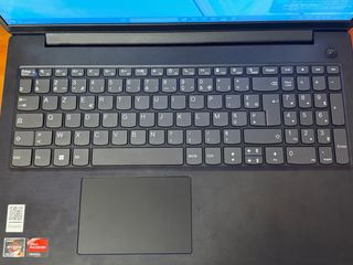 Lenovo V15 G4 Portátil Negro