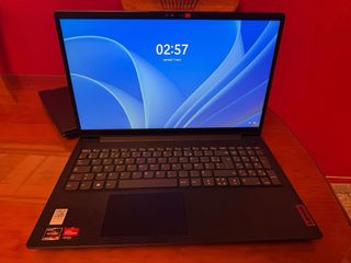 Lenovo V15 G4 Portátil Negro