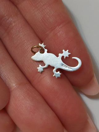 Ciondolo in oro bianco a forma di lucertola