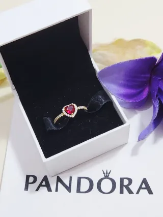 Anillo Corazón en Relieve Brillante Pandora. T 50