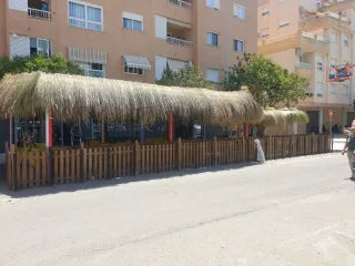 Pérgola de brezo para piscina