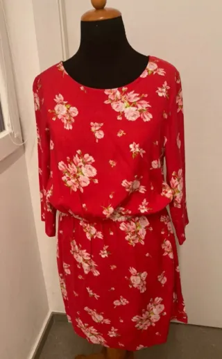 Vestido rojo floral