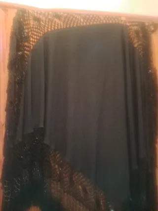 Manton negro con pedreria