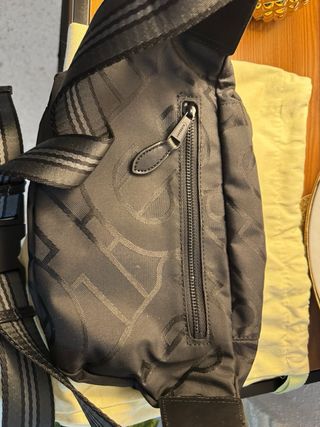 Riñonera Burberry Negra y Gris