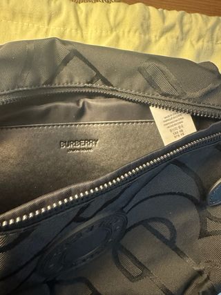 Riñonera Burberry Negra y Gris