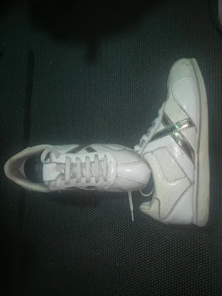 Zapatillas Munich Blancas y Plateadas