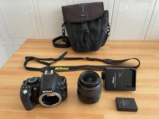 Nikon D3100 + Nikkor 18-55mm + Accessori