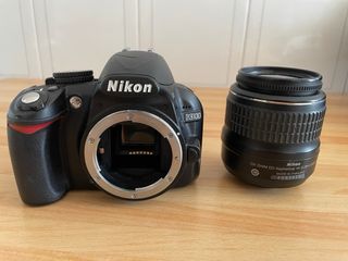 Nikon D3100 + Nikkor 18-55mm + Accessori
