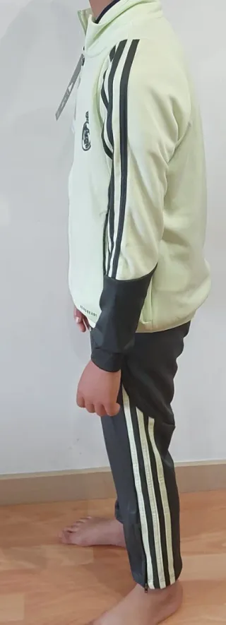 Chándal Real Madrid Adidas Niño 25/26entrenamiento