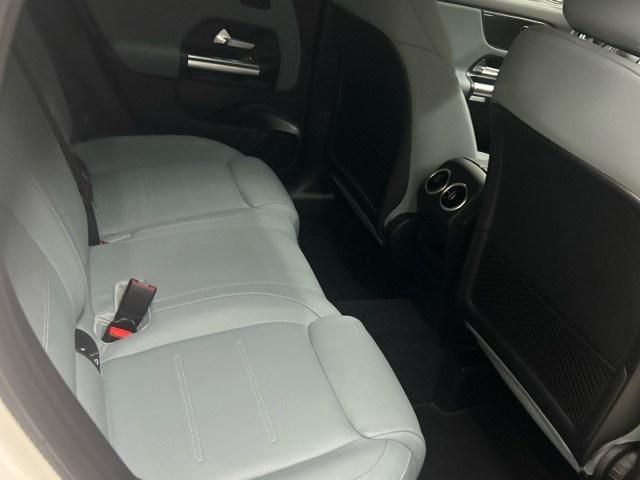 Mercedes-Benz GLA 200 D 2.0 2025, foto 11