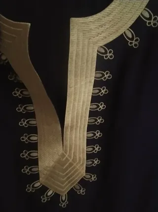 BLUSA ESTILO ÁRABE CON BORDADO DORADO