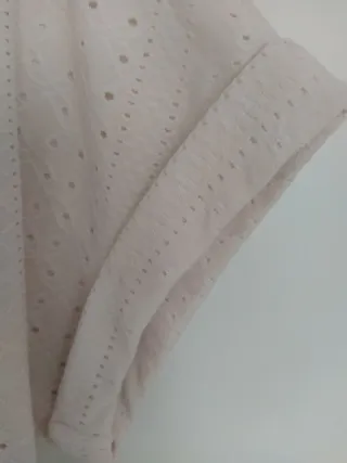 BLUSA SEMITRANSPARENTE ARREGLADA PARA ESTRECHARLA