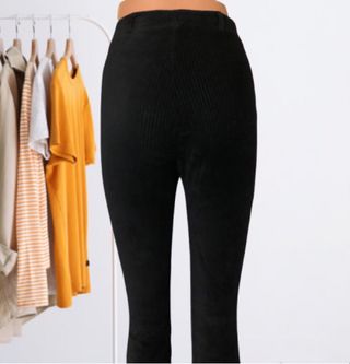 Pantalón Stradivarius acampanados