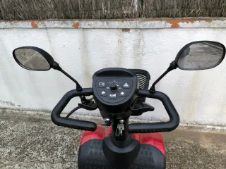 Scooter Eléctrica Roja 4 Ruedas