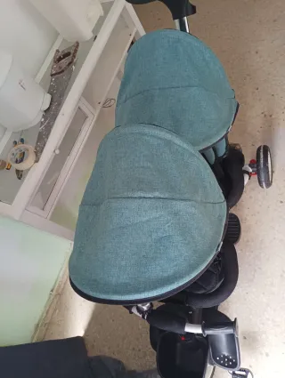 Triciclo doble para gemelos