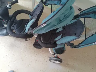 Triciclo doble para gemelos