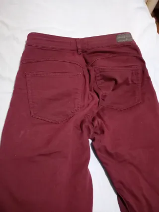 Pantalones Pull&Bear rojos mujer