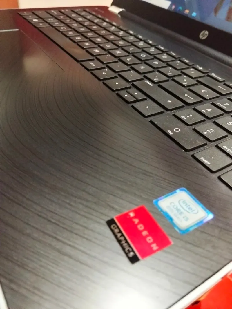 HP i5-8250U 16GB RAM SSD 256GB y HDD 1TB afbeelding 2