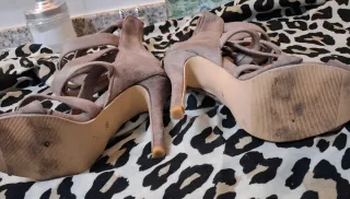 Sandalias tacón tiras color topo