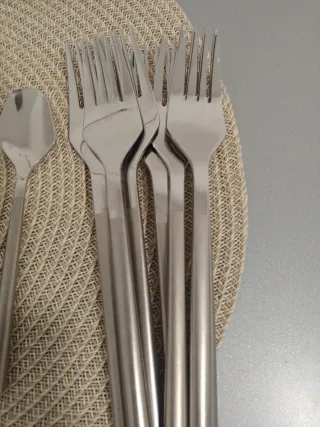 Juego cubiertos metal plata . Juego para 8