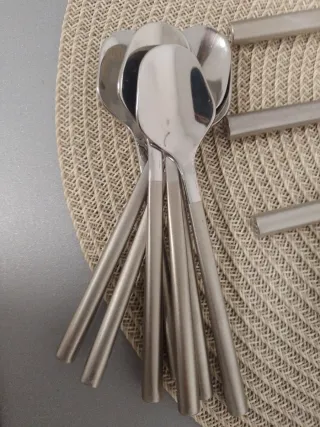 Juego cubiertos metal plata . Juego para 8