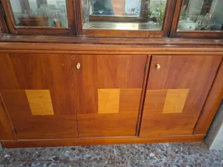 Cómoda 3 puertas madera noble