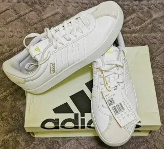 Zapatillas Adidas mujer sin estrenar.