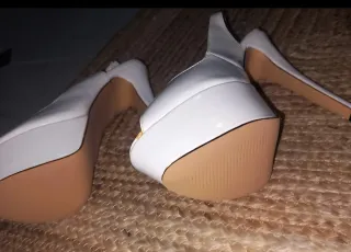 Sandalias tacón charol blancas