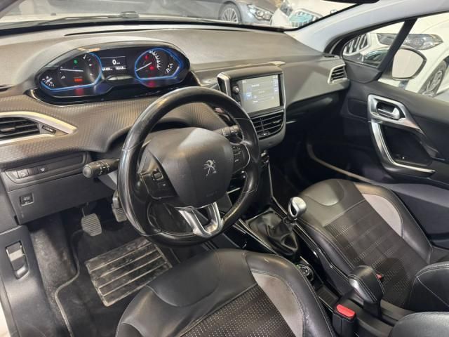 PEUGEOT 2008 BlueHDi 120 S&S Crossway