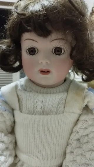 Due bambole di porcellana antiche