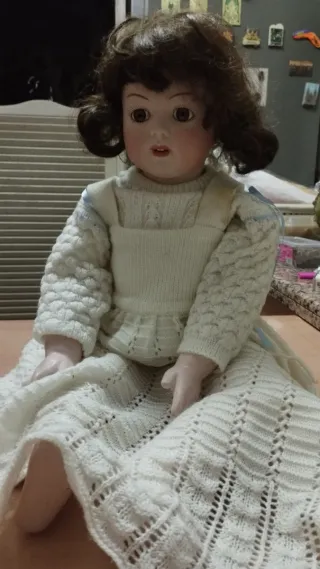 Due bambole di porcellana antiche