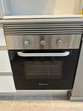 Horno Johnson Inox y Cristal Negro 8 Funciones