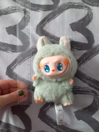 Labubu verde peluche