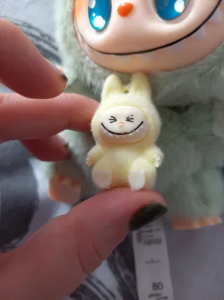 Labubu verde peluche