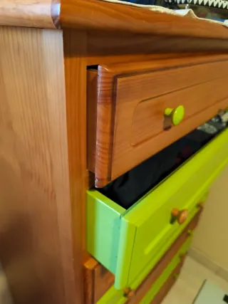 Cama nido madera marrón-verde y sinfonier a juego