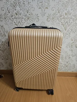 Maleta de viaje nueva color dorado 23/25kg