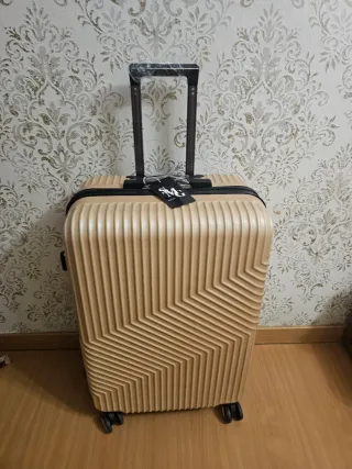 Maleta de viaje nueva color dorado 23/25kg