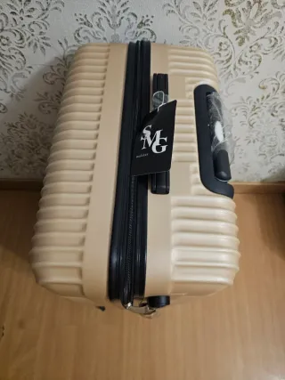 Maleta de viaje nueva color dorado 23/25kg