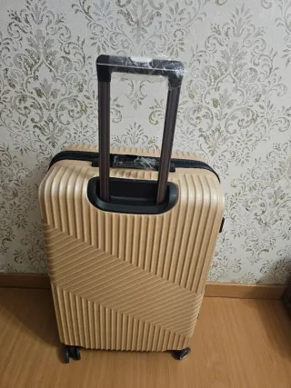 Maleta de viaje nueva color dorado 23/25kg