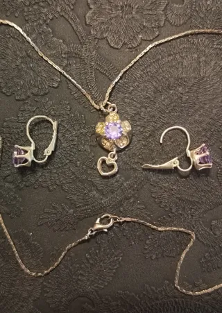 Parure collana e orecchini viola