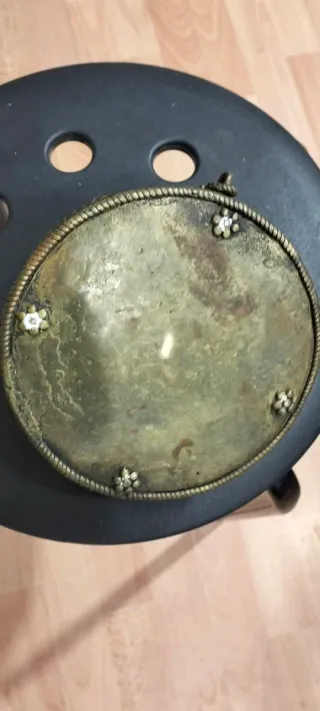 Antiche scatole in metallo decorate