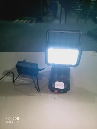 Foco LED 18V Batería Cargador Makita