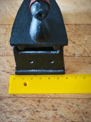 Plancha antigua de hierro fundido