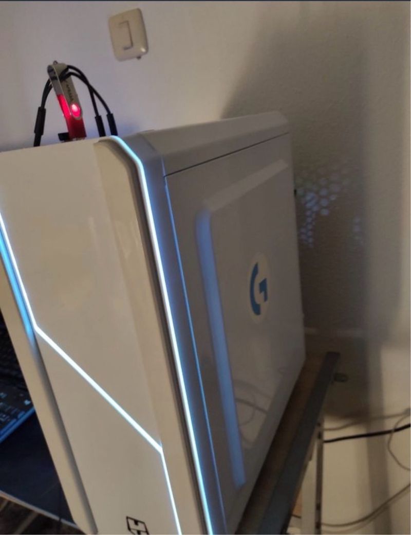 PC Ordenador Gaming Blanco con LEDS