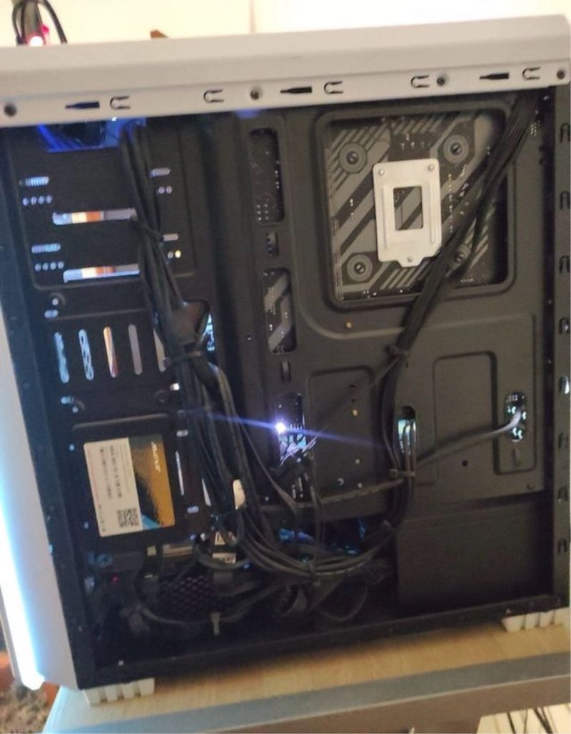 PC Ordenador Gaming Blanco con LEDS afbeelding 4