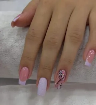 Uñas a domicilio calidad colombiana