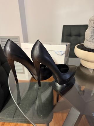 Zapatos de tacón Guess negros