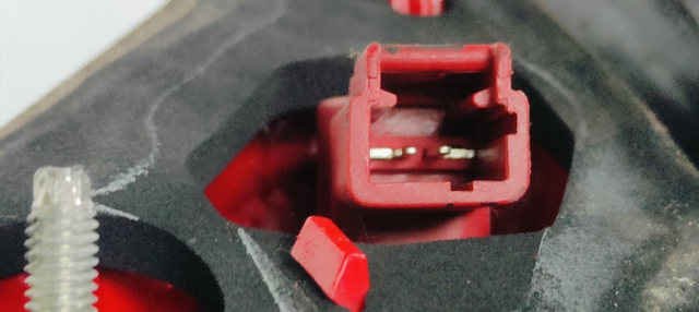 PILOTO TRASEIRO ESQUERDO INTERNO PEUGEOT 3008 1.6HDI 112 FAP 2013