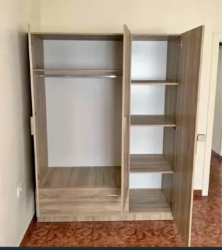 Armarios de madera nuevos y buena calidad