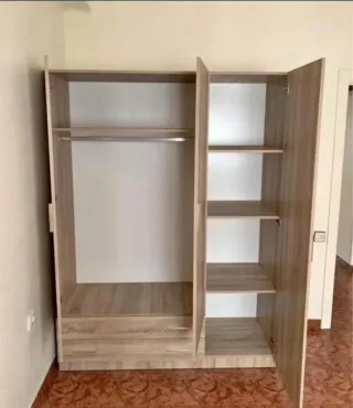 Armarios de madera nuevos y buena calidad